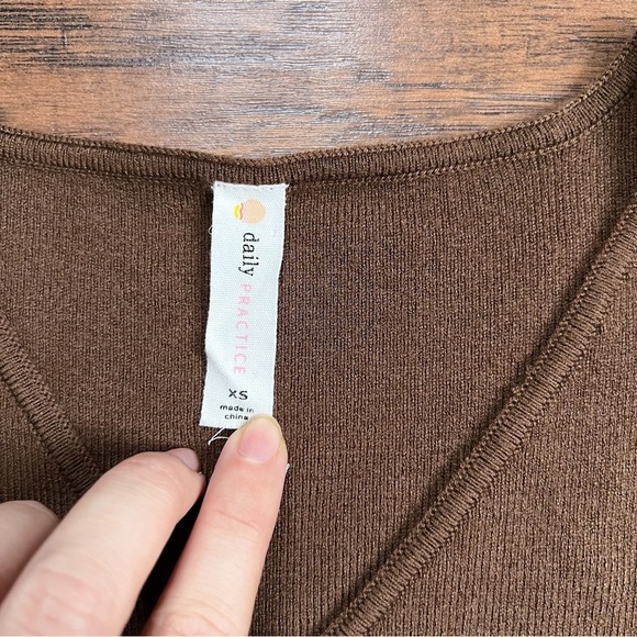 Daily Practice by Anthropologie • V-Neck Sweater oversized Dark Mink Brown knit - Picture 4 of 12